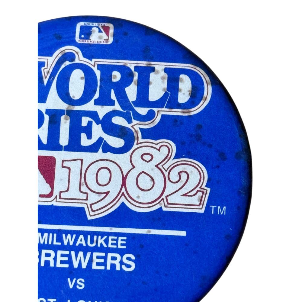 Vintage 1982 World Series Milwaukee Brewers vs. St. Louis Cardinals Pinback - Picture 2 of 4